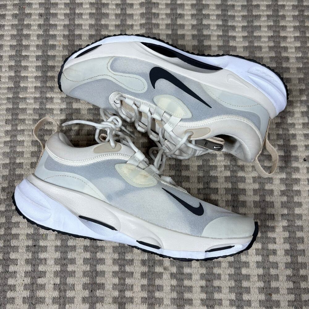 Nike Air Max Scorpion Flyknit Women’s Running Shoes White Black Size 7.5